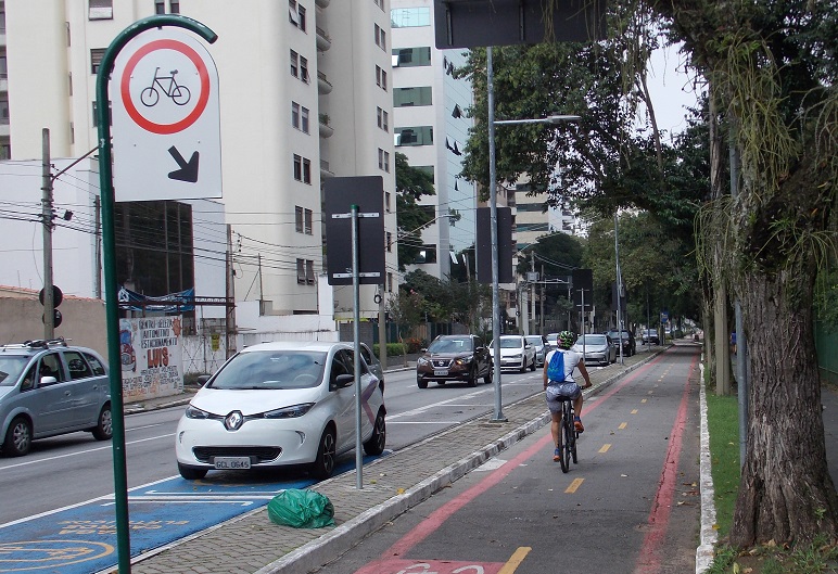 Manobras de bicicleta que são 'febre' nas periferias promovem encontros e  ocupam espaços